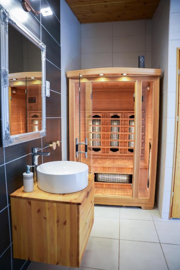 Varkert Deluxe Apartmanhaz ミシュコルツ エクステリア 写真