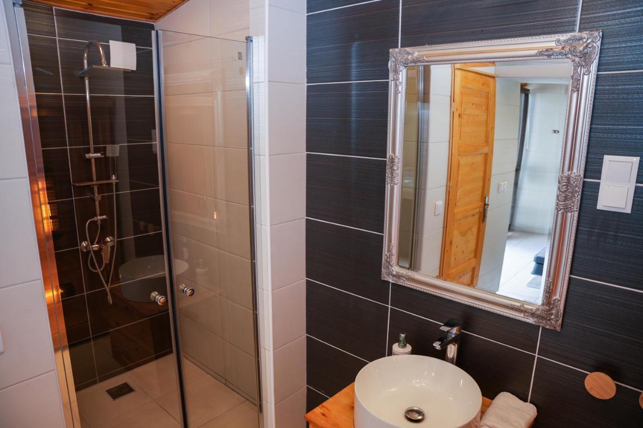 Varkert Deluxe Apartmanhaz ミシュコルツ エクステリア 写真