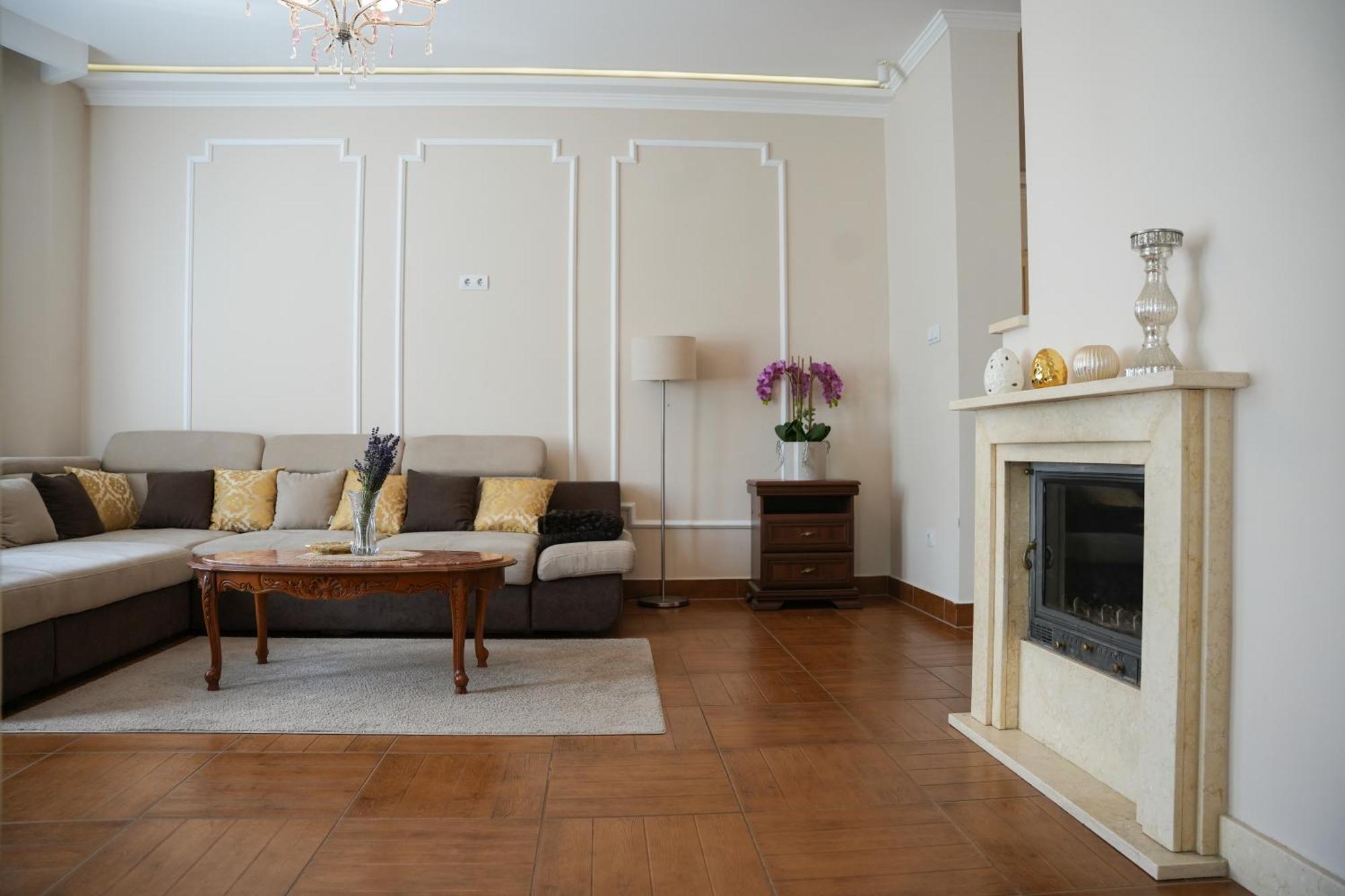Varkert Deluxe Apartmanhaz ミシュコルツ エクステリア 写真