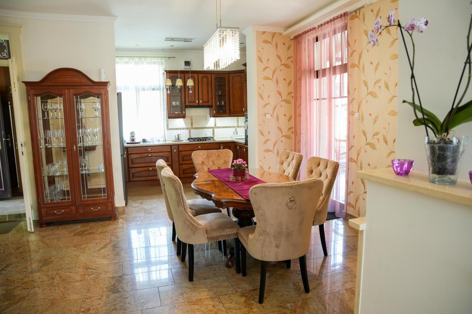 Varkert Deluxe Apartmanhaz ミシュコルツ エクステリア 写真