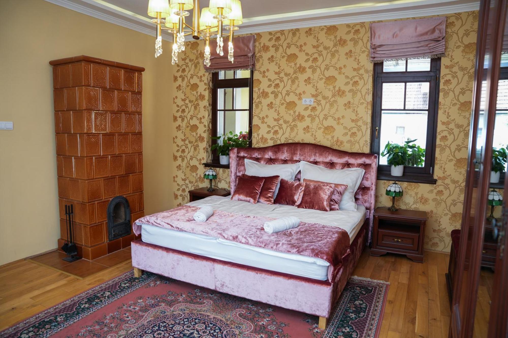 Varkert Deluxe Apartmanhaz ミシュコルツ エクステリア 写真